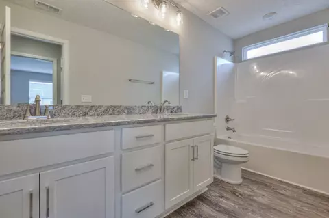 Bath - 1844 Bethpage Dr, Murfreesboro, TN 37127 photo 2 of 3