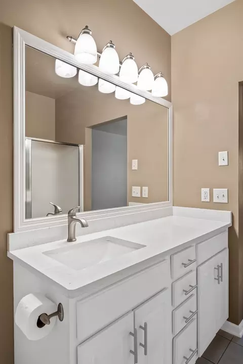 Bath - 2021 Morrison Ave, Spring Hill, TN 37174 photo 3 of 5