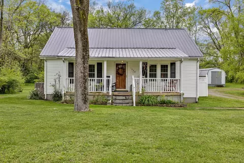1028 S Main St, Mount Pleasant, TN 38474