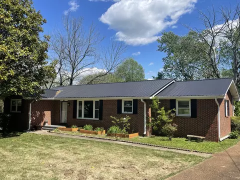 400 Woods Dr, Columbia, TN 38401