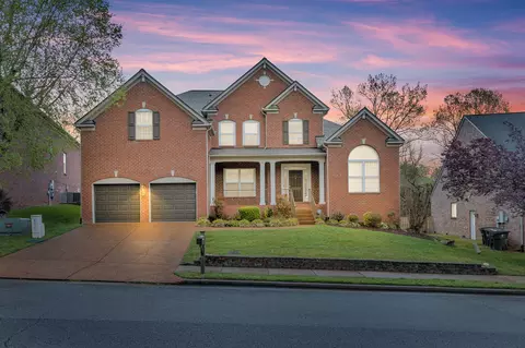 1208 Beech Hollow Dr, Nashville, TN 37211