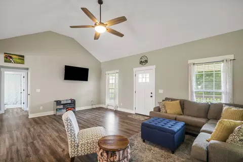 Living - 18 Carson Ln, Ethridge, TN 38456 photo 2 of 2
