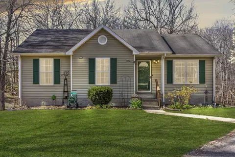 2280 Ferry Rd, Clarksville, TN 37040