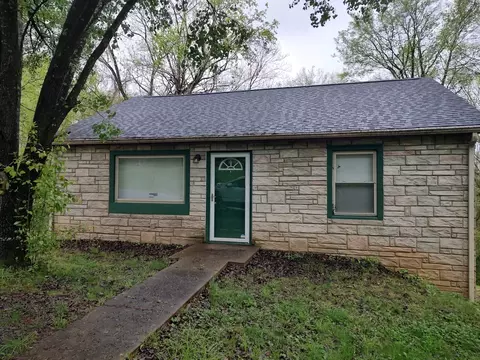 1010 Walnut Dr, Clarksville, TN 37040