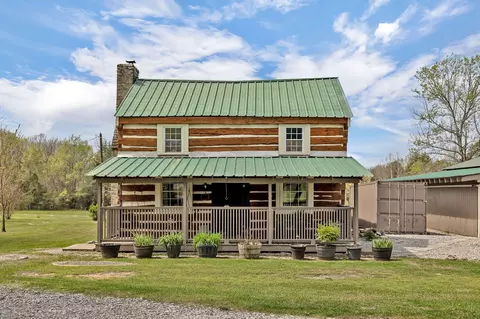 5346 Reynolds Rd, Columbia, TN 38401