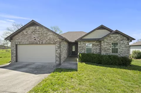 207 Fountain Head Rd # B, Portland, TN 37148