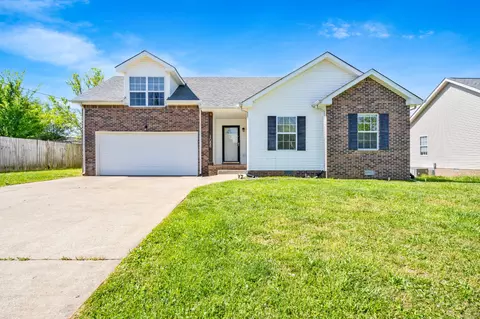 1088 Gunpoint Dr, Clarksville, TN 37042