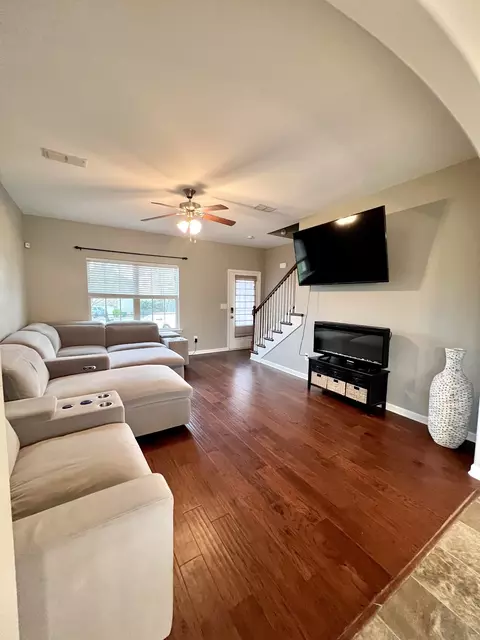 8008 Tiger Ct, Spring Hill, TN 37174 photo 3