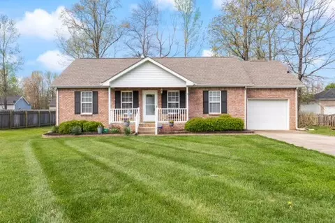 100 English Oak Ct, Dickson, TN 37055
