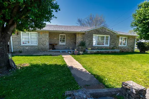 208 Stonebridge Dr, Fayetteville, TN 37334