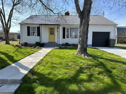 714 South Cir, Lawrenceburg, TN 38464