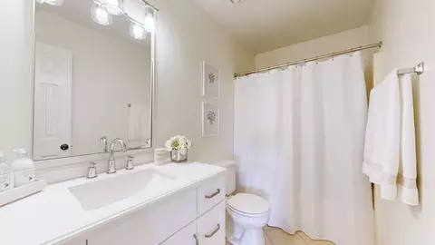Bath - 845 E Benjamin Dr, Franklin, TN 37067 photo 2 of 3