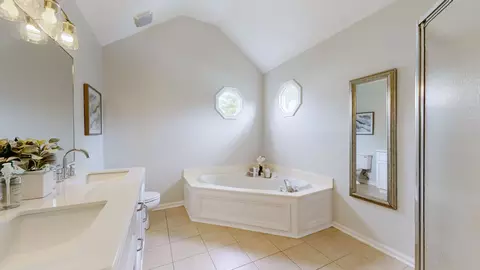 Bath - 845 E Benjamin Dr, Franklin, TN 37067 photo 1 of 3