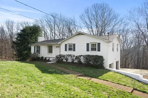1843 Lake Rd, Greenbrier, TN 37073