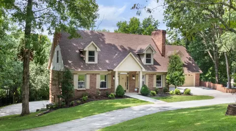 1608 Deerfield Dr, Clarksville, TN 37043
