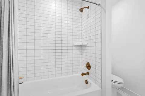 Bath - 5205 Pointer Pl, Murfreesboro, TN 37129 photo 6 of 9