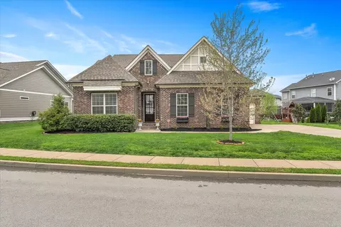 2121 Ravenscourt Dr, Thompsons Station, TN 37179