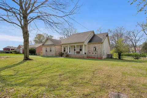 409 Weaver Dr, Nashville, TN 37217