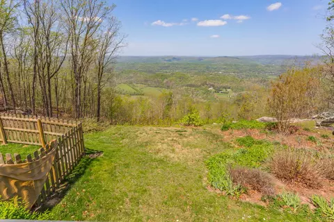 237 Brow Lake Rd, Lookout Mountain, GA 30750