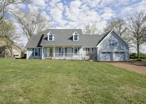 642 Bay Point Dr, Gallatin, TN 37066