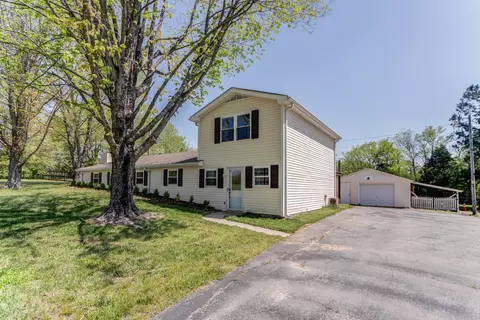 2133 Lake Rd, Greenbrier, TN 37073