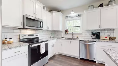 Kitchen - 22115 Highway 49 E, Springfield, TN 37172 photo 3 of 6
