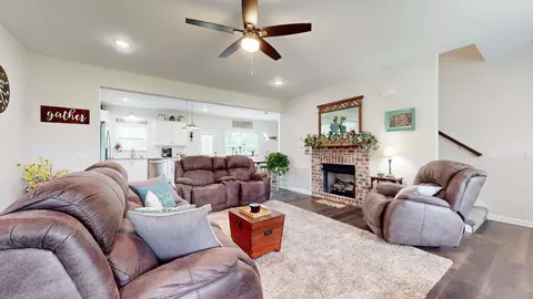 Living - 22115 Highway 49 E, Springfield, TN 37172 photo 2 of 6