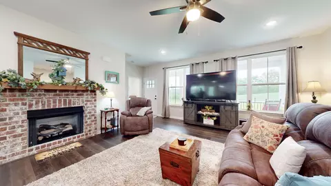 Living - 22115 Highway 49 E, Springfield, TN 37172 photo 1 of 6