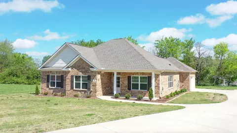 9 Ivy Dr, Fayetteville, TN 37334