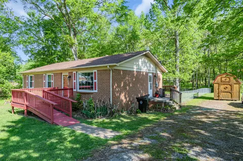 737 Cherokee Dr, New Johnsonville, TN 37134