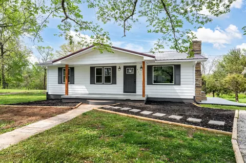 411 Davis St, Cowan, TN 37318