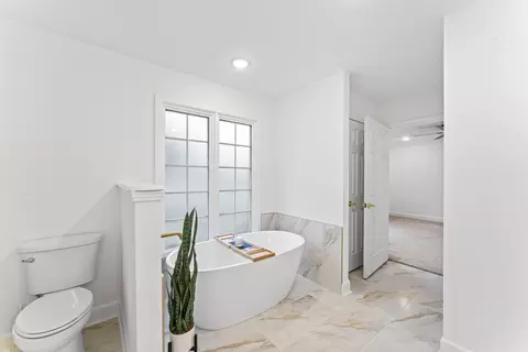 Bath - 1710 Dover St, Murfreesboro, TN 37130 photo 3 of 5