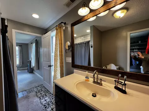 Bath - 2953 Highway 43 S, Loretto, TN 38469 photo 2 of 6