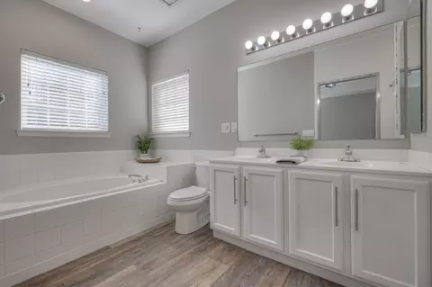 Bath - 3226 Peyton Ct, Franklin, TN 37064 photo 2 of 3