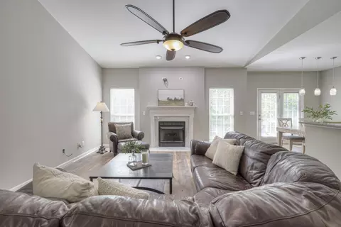 Living - 3226 Peyton Ct, Franklin, TN 37064 photo 2 of 4