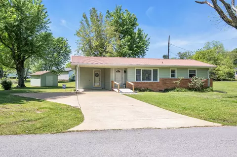102 W Demumbrum St, Loretto, TN 38469