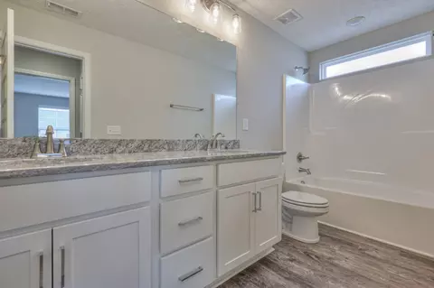 Bath - 1850 Streamsong Dr, Murfreesboro, TN 37127 photo 2 of 3