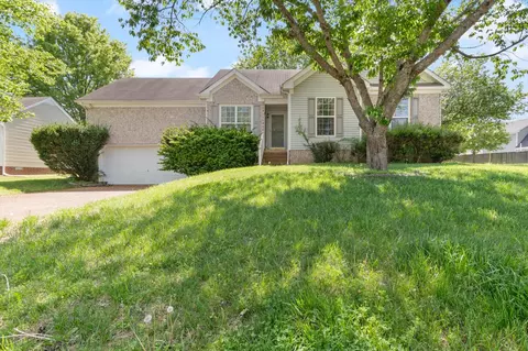 1132 Mcdonough Cir, Thompsons Station, TN 37179