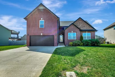1047 Thrasher Dr, Clarksville, TN 37040