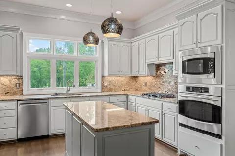 Kitchen - 1948 Springcroft Dr, Franklin, TN 37067 photo 3 of 5