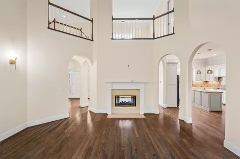 Living - 1948 Springcroft Dr, Franklin, TN 37067 photo 3 of 6