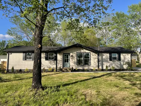 2207 Old Greenbrier Pike, Greenbrier, TN 37073