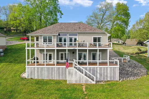 179 Bayview Dr, Eddyville, KY 42038