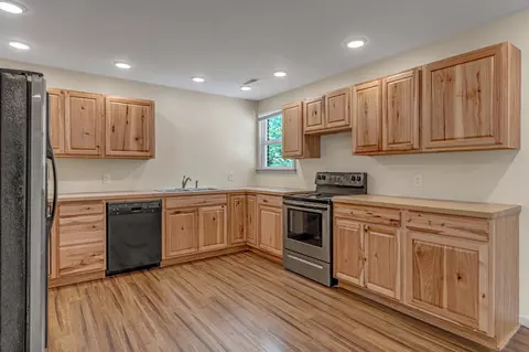 Kitchen - 106 Atkinson Hts, Centerville, TN 37033 photo 1 of 2