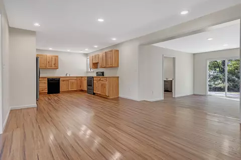 Living - 106 Atkinson Hts, Centerville, TN 37033 photo 2 of 7