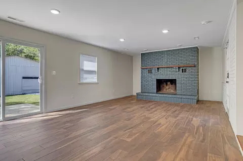 Living - 106 Atkinson Hts, Centerville, TN 37033 photo 4 of 7