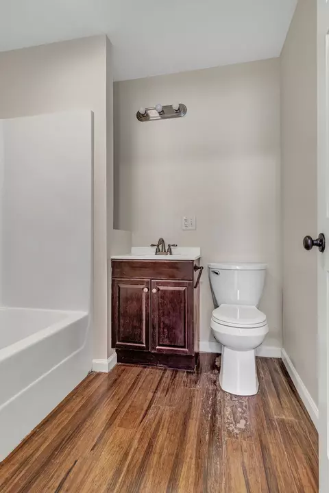 Bath - 106 Atkinson Hts, Centerville, TN 37033 photo 2 of 3