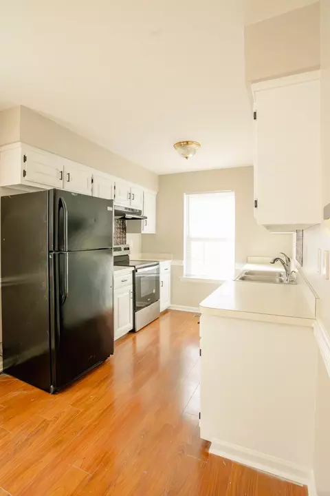 Kitchen - 108 Oak Ave, Dickson, TN 37055 photo 2 of 3