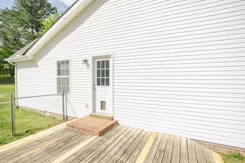 Exterior - 108 Oak Ave, Dickson, TN 37055 photo 3 of 4