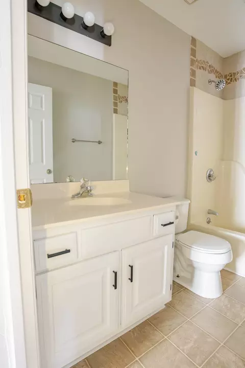 Bath - 108 Oak Ave, Dickson, TN 37055 photo 1 of 2